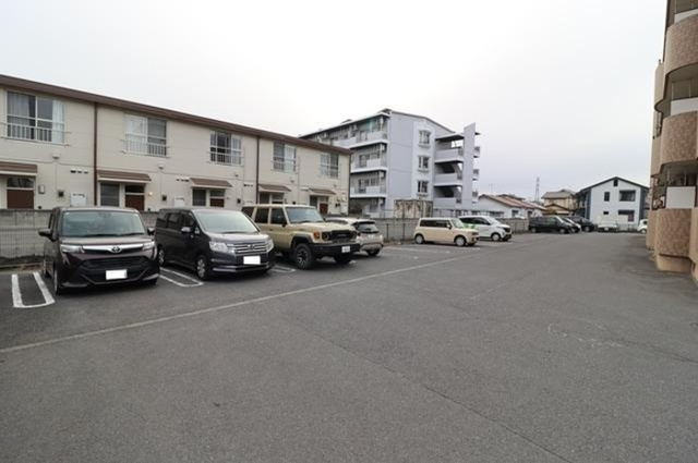 ロワイヤルの駐車場|駐車場