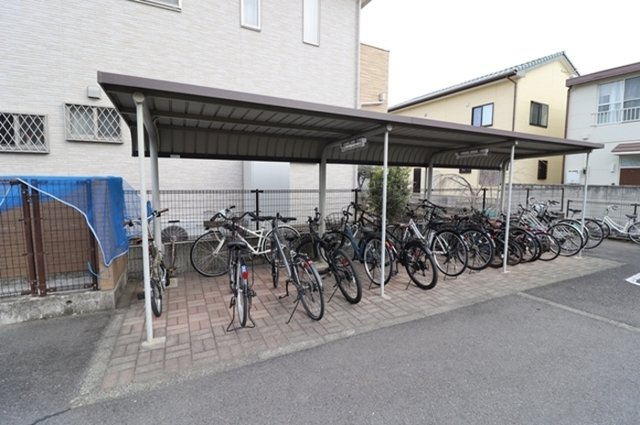 ロワイヤルのその他|駐輪場