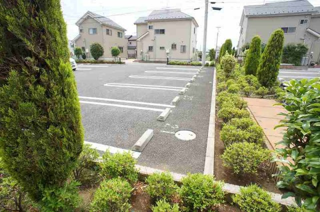 メルシープラザⅣの駐車場