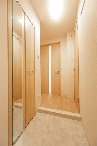 メゾンドリーヴ両国の玄関|※写真は同タイプ住戸です。
