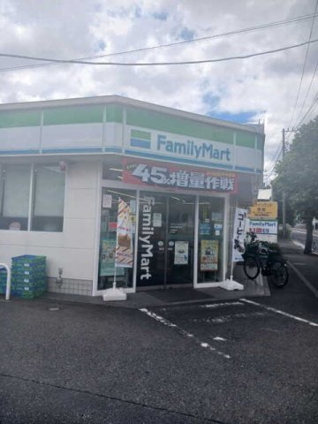 ニューシャングリラの周辺|ファミリーマート世田谷喜多見店まで400m