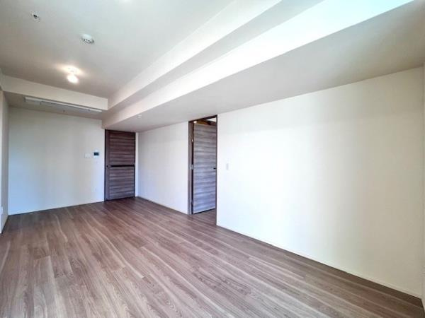 白金ザ・スカイ西棟の居間・リビング