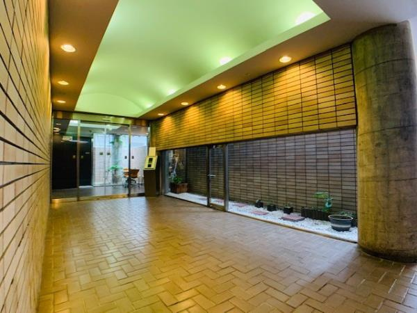 グランドメゾン田町のエントランス