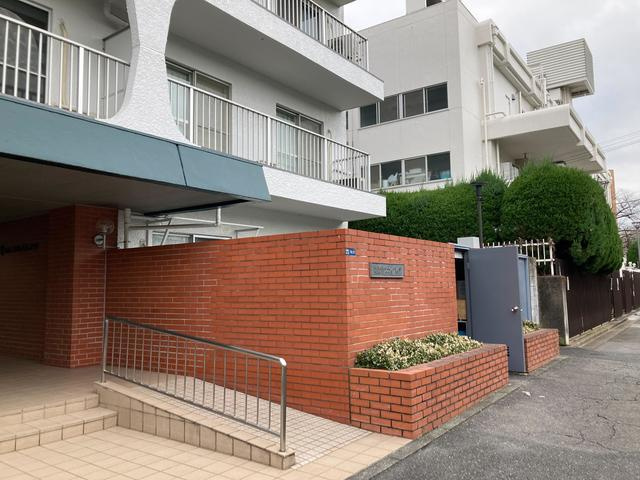 南青山スカイハイツのエントランス