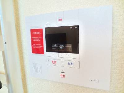 レオパレスＭＫⅢの居間・リビング|24H安心をお届けするセコムは無料でご利用頂けます！
