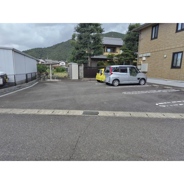Sejour　Lilac(セジュールリラ)の駐車場