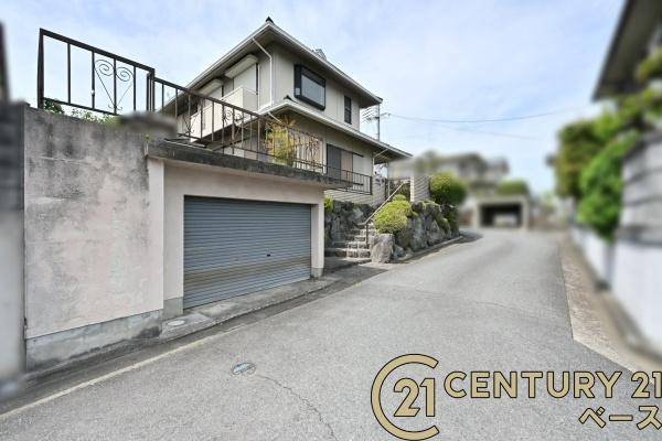 大和郡山市矢田山町の中古一戸建の前面道路含む現地写真|■現地撮影写真■広々とした前面道路で駐車も楽々！
