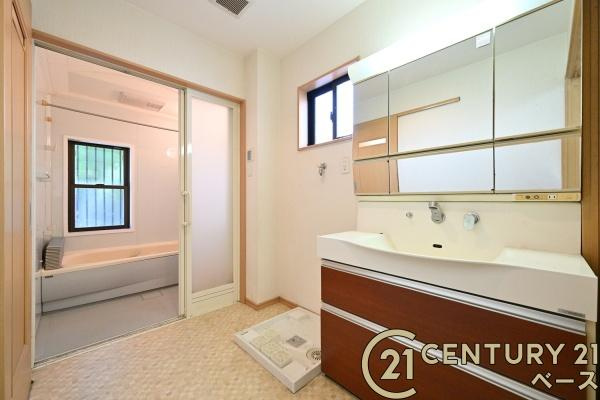 香芝市関屋北３丁目　一戸建の独立洗面台|■現地撮影写真■