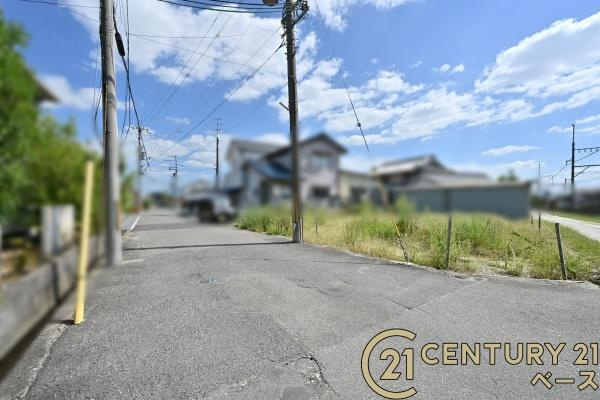 葛城市南花内の売地の前面道路含む現地写真|■現地撮影写真■落ち着いた雰囲気の住宅地です！ぜひお気軽にお問い合わせください！