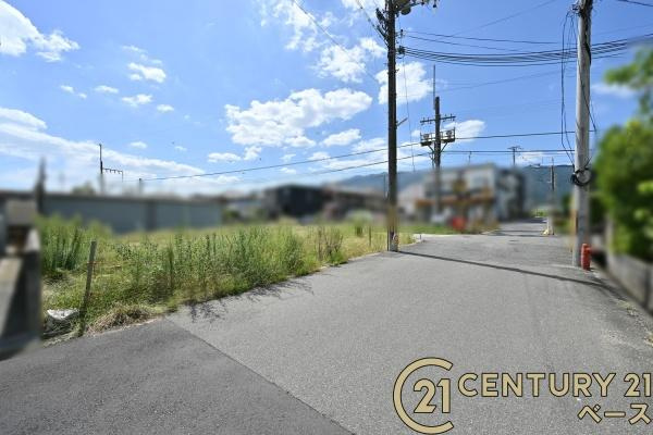 葛城市南花内の売地の前面道路含む現地写真|■現地撮影写真■前面道路も広々としていて安心！