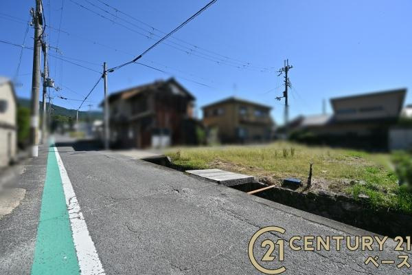 天理市柳本町の売地の前面道路含む現地写真