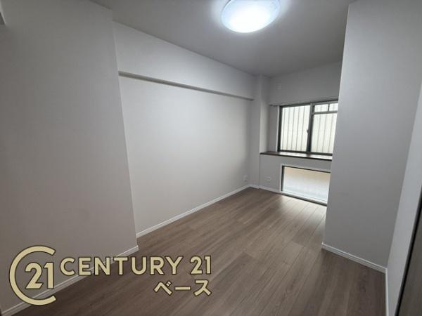 メゾンドールクラヴィエ生駒Ａ棟の洋室|■明るい雰囲気の洋室です！