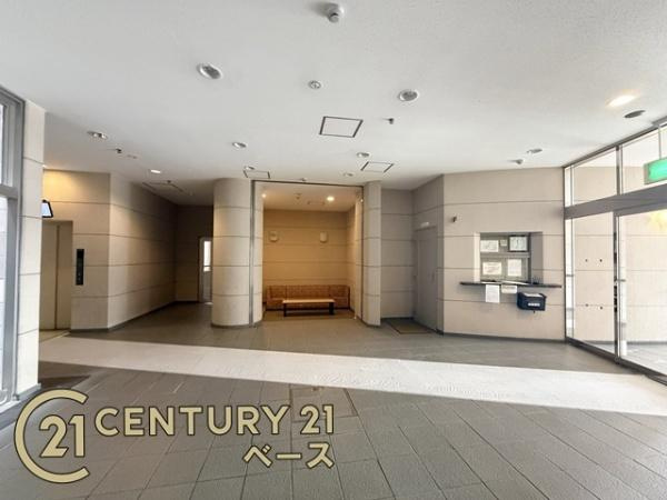 メゾンドールクラヴィエ生駒Ａ棟のエントランス|■現地撮影写真■オートロック付・防犯面も安心してお住まいいただけます！