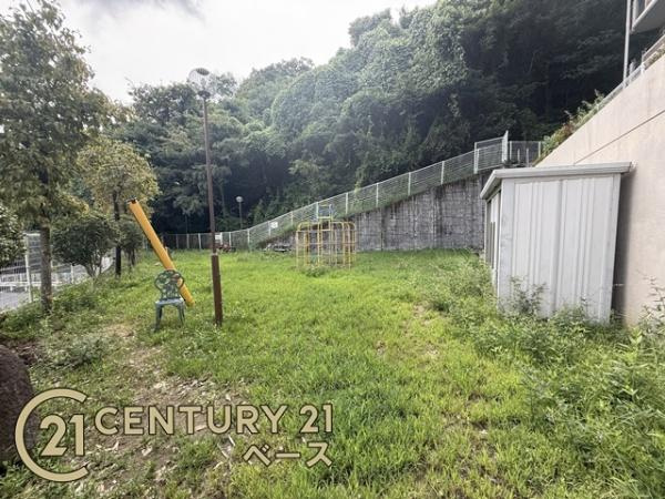 メゾンドールクラヴィエ生駒Ａ棟のその他共用部分|■共有部分の公園になります！お子様との遊び場にピッタリ！