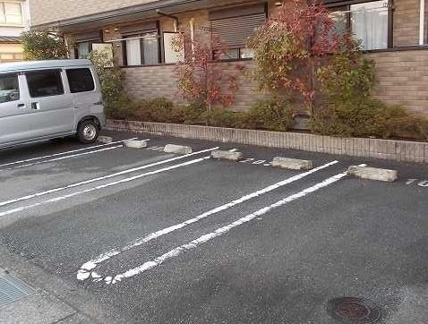 テラス呉羽の駐車場|車をお持ちの方に嬉しい駐車場付きの物件です