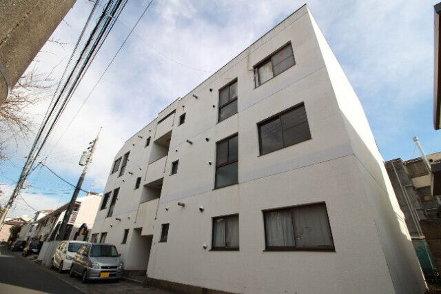 柄本マンションの外観