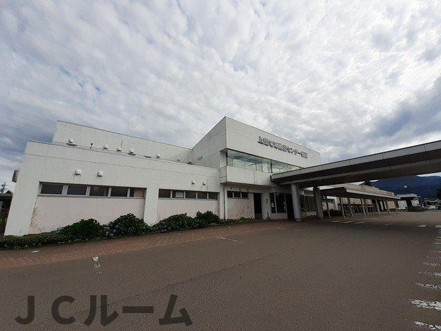 ルミナス　Ｔ＆Ｓの周辺|上越地域医療センター病院まで750m