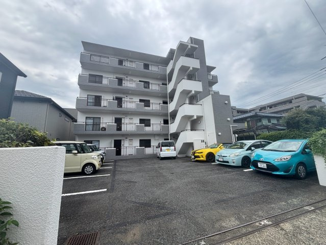 ハイム下鶴間の駐車場