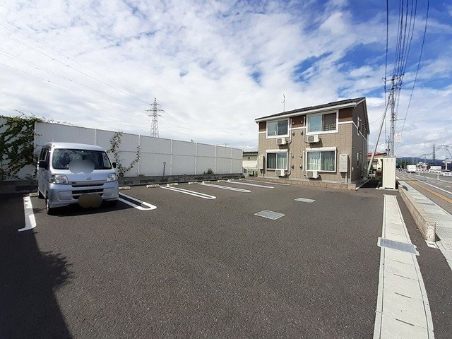 アマーレ　テゾーロの駐車場
