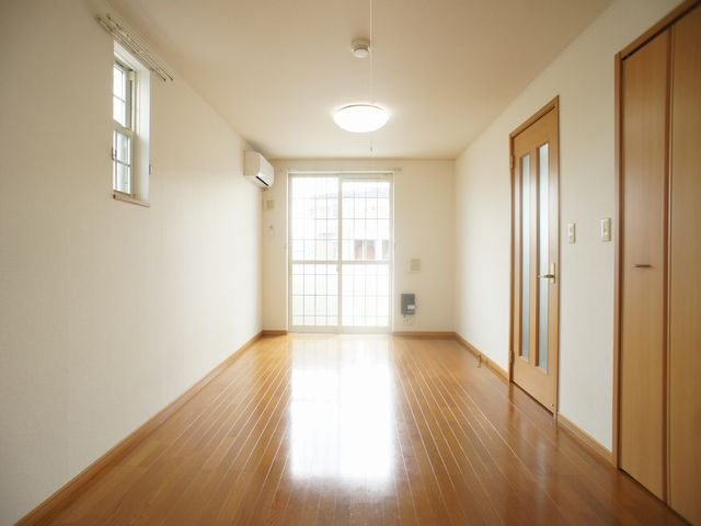 【居間・リビング】 | クレメント | 快適に過ごせるエアコンが付いています♪