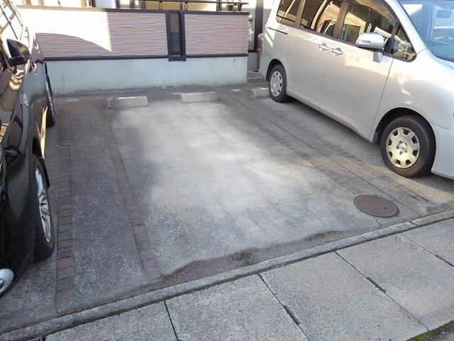 ドルチェⅡの駐車場