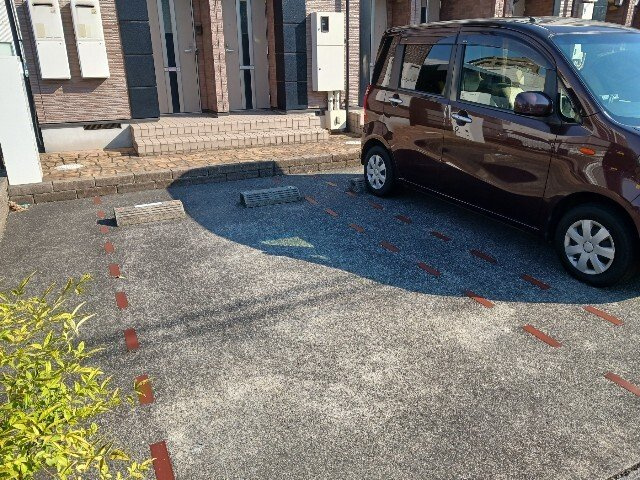 アモールの駐車場