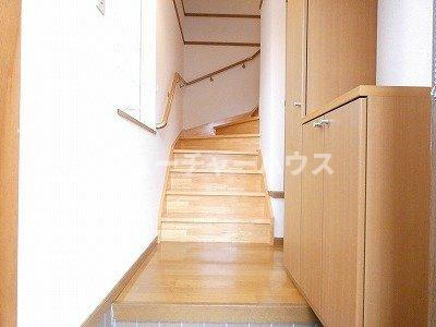 バーシアＮＡＩＴＯⅡの玄関|収納もある玄関です