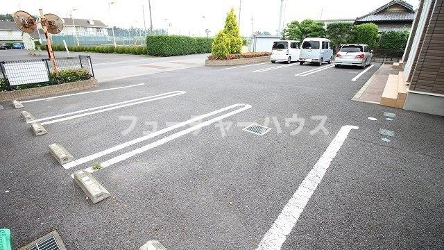 フェアリーⅢの駐車場|車をお持ちの方に嬉しい駐車場付きの物件です