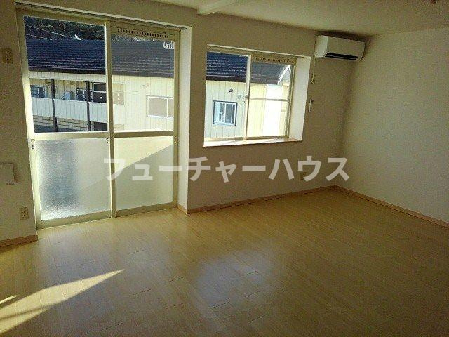 エルディム１０３７の居間・リビング|こちらの居間で趣味の時間をお楽しみください
