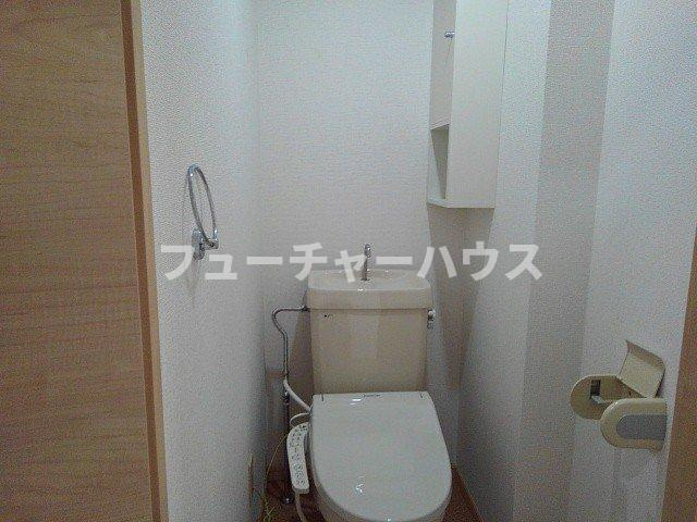 エルディム１０３７のトイレ|落ち着いた色調のトイレです