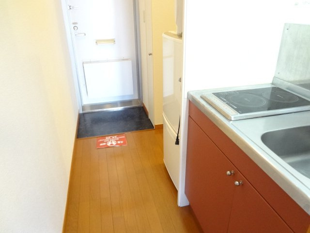 レオパレス長島の玄関|宅配ボックスつき