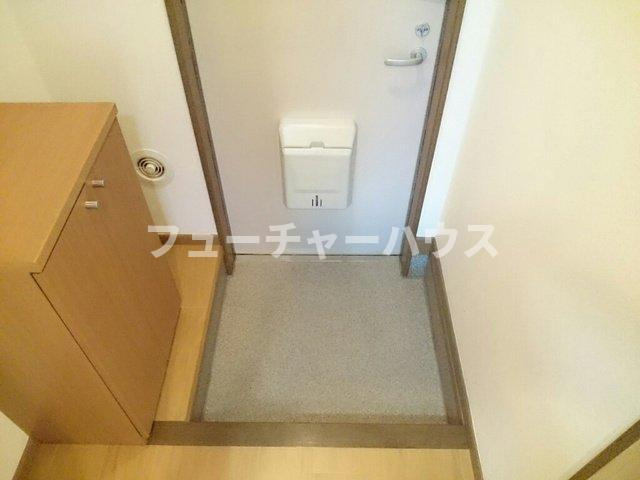 ヴェルソー・Ｍの玄関|収納もある玄関です