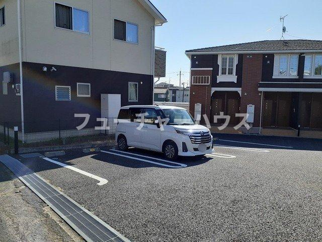 メゾンエレガンⅡの駐車場|車をお持ちの方に嬉しい駐車場付きの物件です
