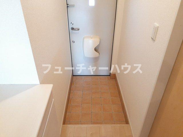 メゾンエレガンⅡの玄関|明るい玄関です