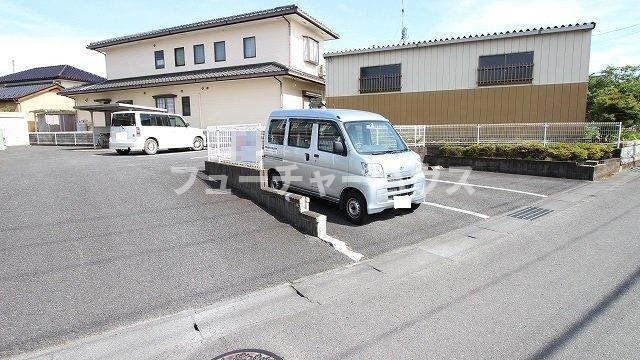 ガーデンロイヤルＡの駐車場