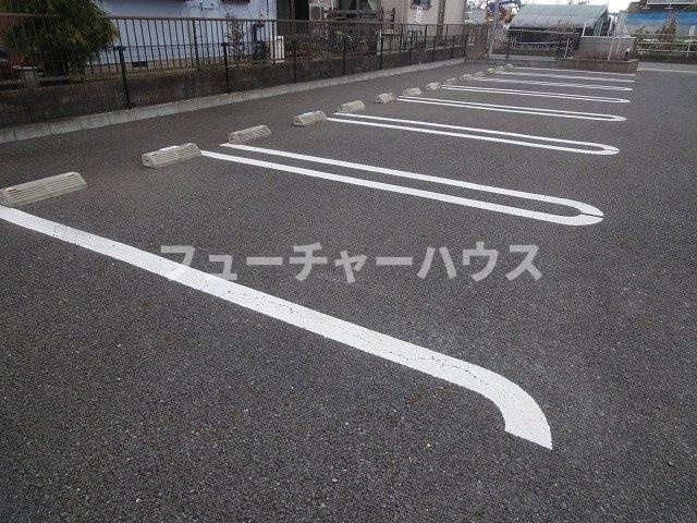 クオーレ　ピアッツァの駐車場