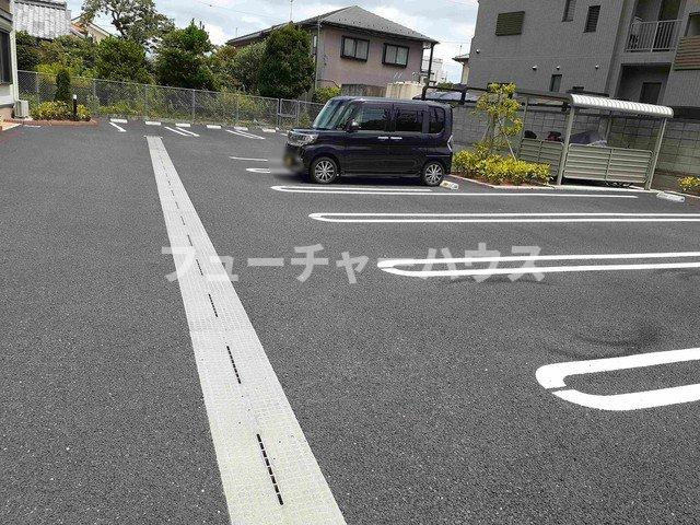 カーサカメリアⅧの駐車場