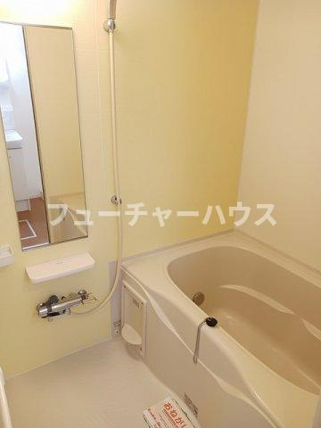 エィチワイティの浴室