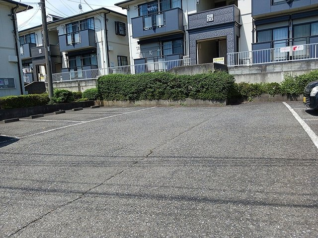 農住メゾン・プレミールＡの駐車場