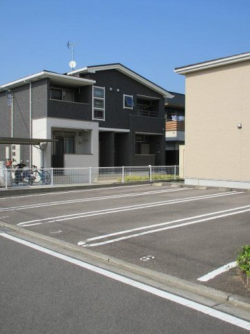 メイクロードの駐車場