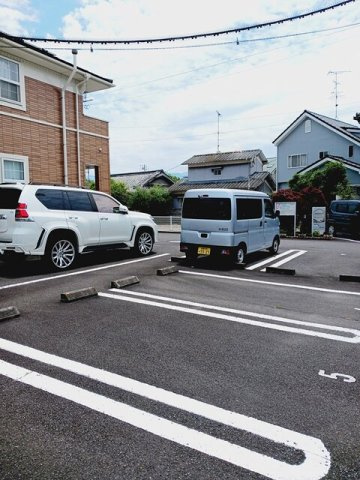 アルドーレ・Ｗの駐車場