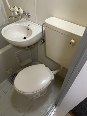 プララT&Hのトイレ|落ち着いた色調のトイレです