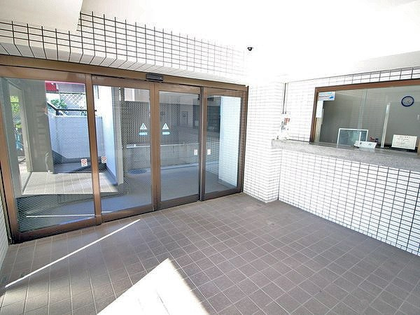ホーユウパレス根岸Ⅱのエントランス|ゆとりのあるエントランスです
