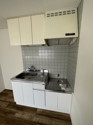 サンリバー南鴨宮のキッチン|コンパクトなキッチンで掃除もラクラク