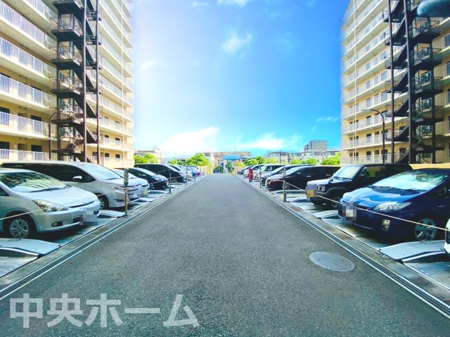 ライオンズプラザ北綾瀬の駐車場|【敷地内駐車場】最新の空き状況や費用などの詳細は担当スタッフまでお問い合わせください。
