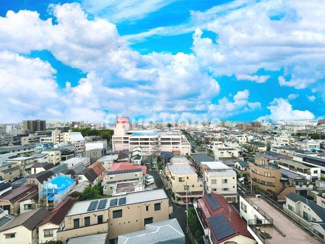 ライオンズプラザ北綾瀬の展望|手を伸ばせば、ふれることが出来そうな環境が、そのままインテリアになったような印象です。その豊かな眺望にふさわしい空間には、通風・採光にも優れ、心地よい光と風があふれています