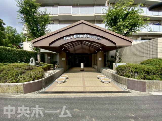 ライオンズプラザ北綾瀬のエントランス|【エントランス】マンションのエントランスは、その物件の印象を決める、顔とも言える場所です。毎日通る場所ですからきれいなのが一番です。