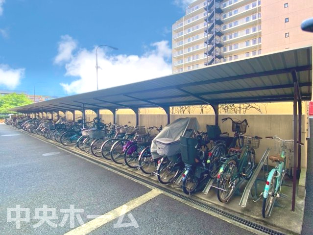 ライオンズプラザ北綾瀬の駐輪場|【自転車置き場】最新の空き状況や費用などの詳細は担当スタッフまでお問い合わせください。