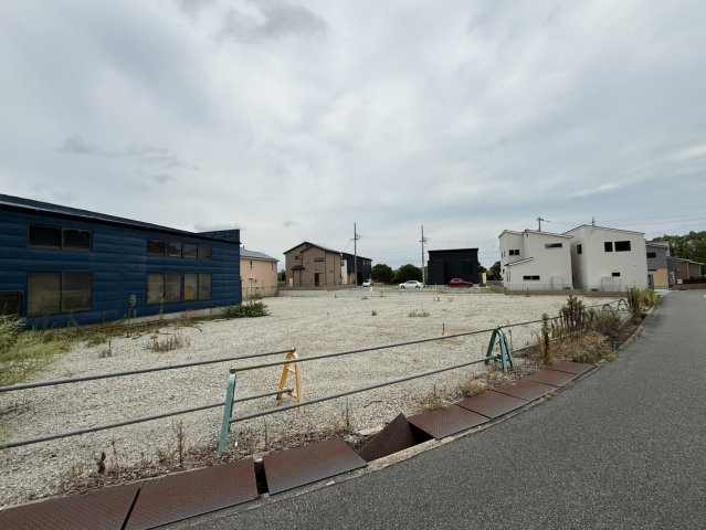 名谷町土地（更地）の前面道路含む現地写真