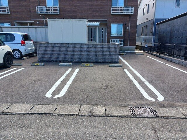 アルピナ　Ⅱの駐車場